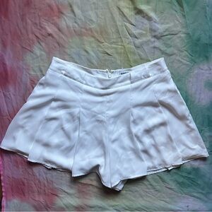 Aritzia Sunday Best Westley Pleated White Shorts/Skort